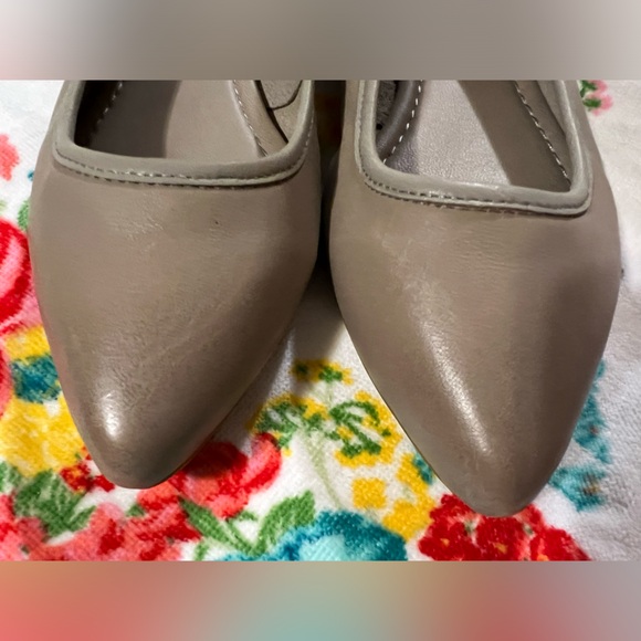 Frye leather flats, size 8.5, ash - Picture 8 of 9